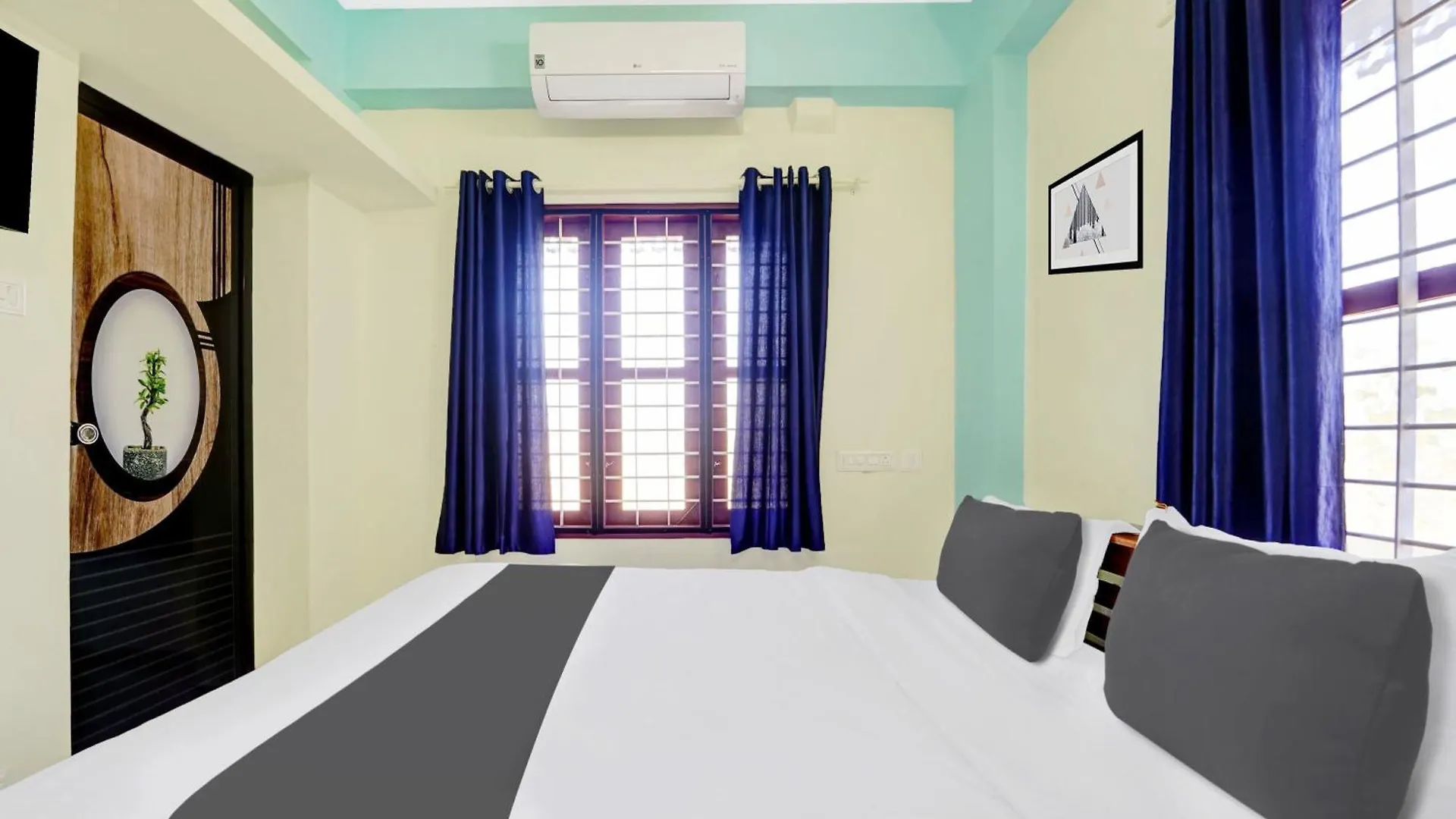 Super Hotel O Kazhakuttam Vadakkumbhagam India